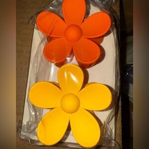 Ettika spring poppy flower clips set of 2